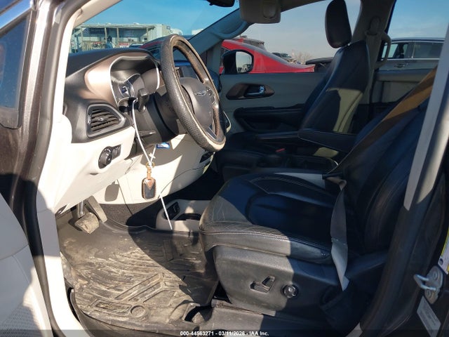 Продажа на аукционе авто 2017 Chrysler Pacifica Touring-l, vin: 2C4RC1BG7HR797203, номер лота: 44563271