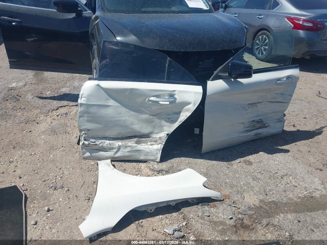 44563381 :رقم المزاد ، WDDSJ4GB7HN468090 vin ، 2017 Mercedes-benz Cla 250 4matic مزاد بيع
