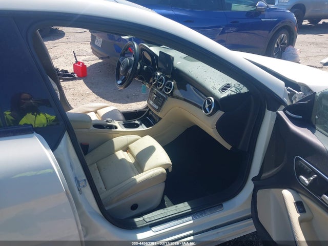 44563381 :رقم المزاد ، WDDSJ4GB7HN468090 vin ، 2017 Mercedes-benz Cla 250 4matic مزاد بيع