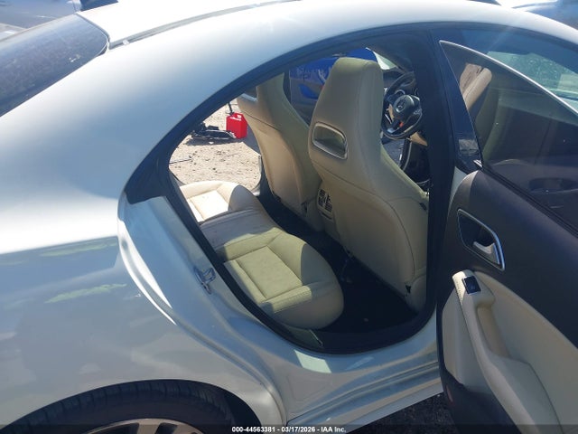 44563381 :رقم المزاد ، WDDSJ4GB7HN468090 vin ، 2017 Mercedes-benz Cla 250 4matic مزاد بيع