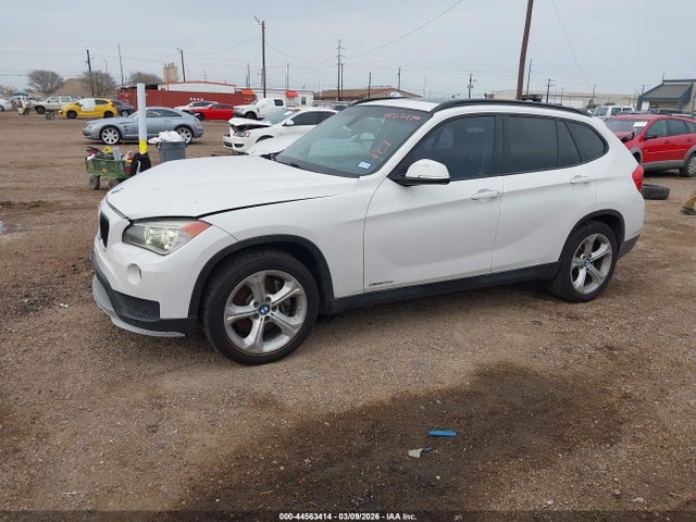2015 BMW X1 WBAVM5C56FVV94889 Photo 1