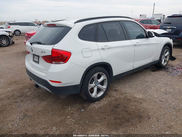 2015 BMW X1 WBAVM5C56FVV94889 Photo 3