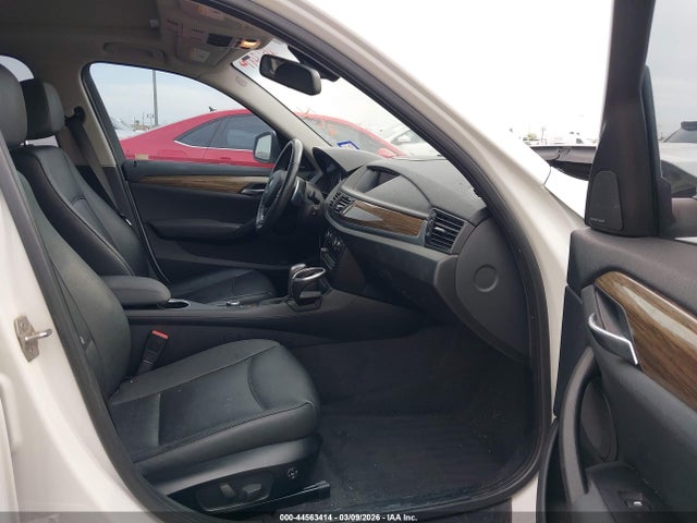 2015 BMW X1 WBAVM5C56FVV94889 Photo 4