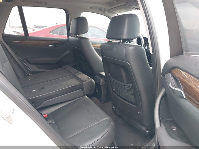 2015 BMW X1 WBAVM5C56FVV94889 Photo 7