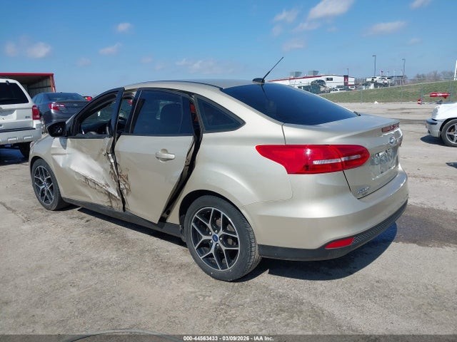 2018 FORD FOCUS 1FADP3F21JL322000 Photo 2