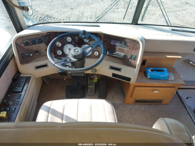 Продаж на аукціоні авто 2001 Beaver Motor Coach, vin: 4SLC3FP3611154005, номер лоту: 44563503