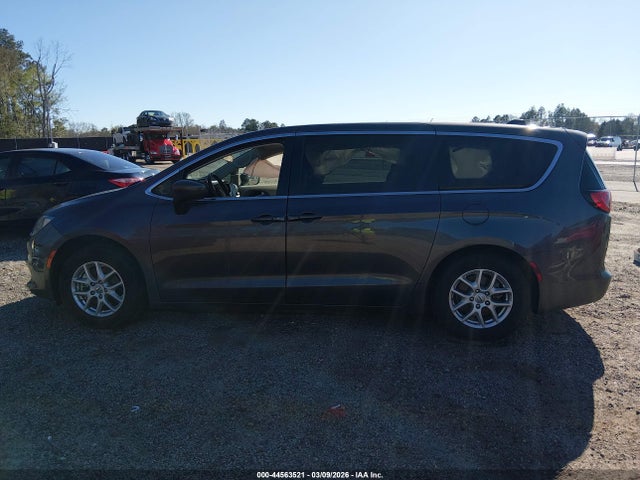 44563521 :رقم المزاد ، 2C4RC1CG0NR103428 vin ، 2022 Chrysler Voyager Lx مزاد بيع