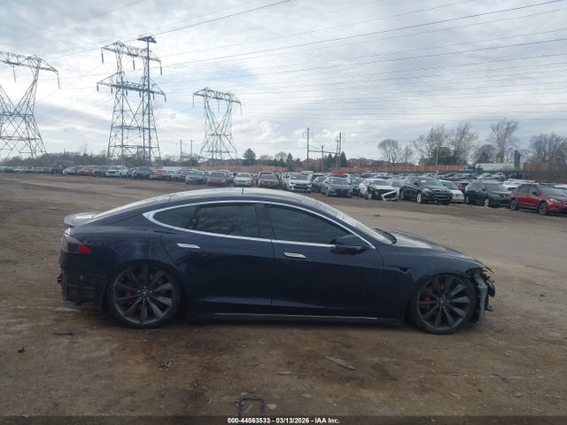 44563533 :رقم المزاد ، 5YJSA1CP8DFP11649 vin ، 2013 Tesla Model S Performance مزاد بيع