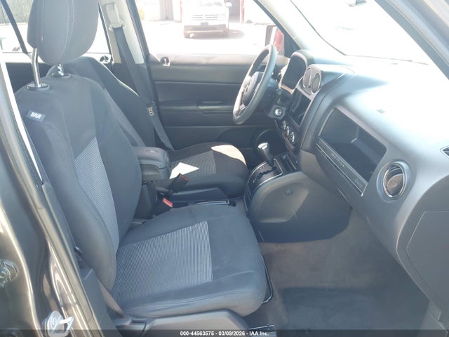 1C4NJPBB8GD739582 Jeep Patriot Sport