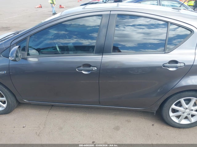 Toyota Prius C Three 2014 JTDKDTB35E1557753 Image 15