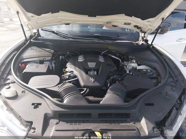 2018 MASERATI LEVANTE ZN661XUA0JX288306 Photo 9