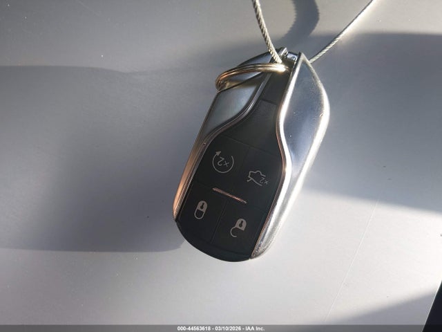 2018 MASERATI LEVANTE ZN661XUA0JX288306 Photo 10