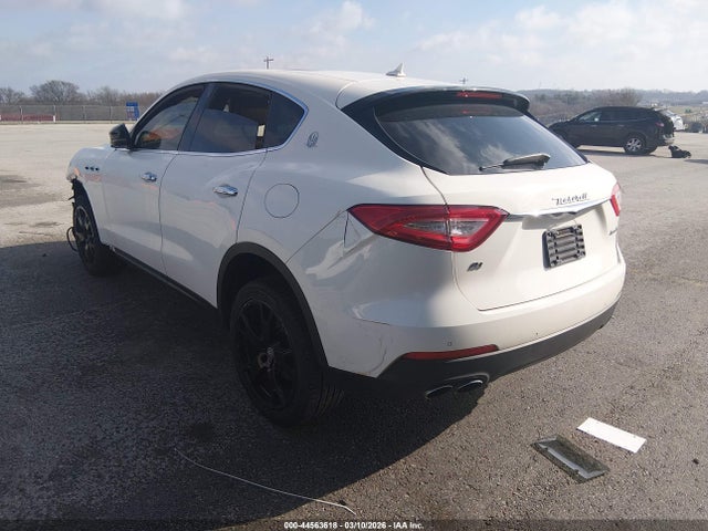 2018 MASERATI LEVANTE ZN661XUA0JX288306 Photo 2