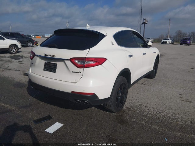 2018 MASERATI LEVANTE ZN661XUA0JX288306 Photo 3