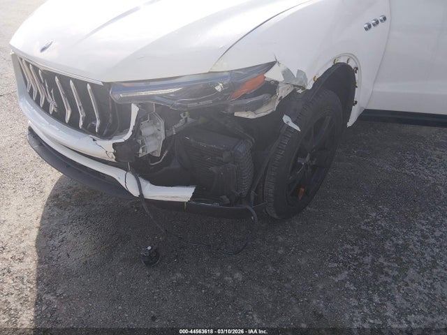 2018 MASERATI LEVANTE ZN661XUA0JX288306 Photo 5