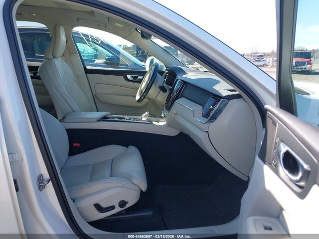 2022 VOLVO XC60 YV4L12RL4N1901681 Photo 4