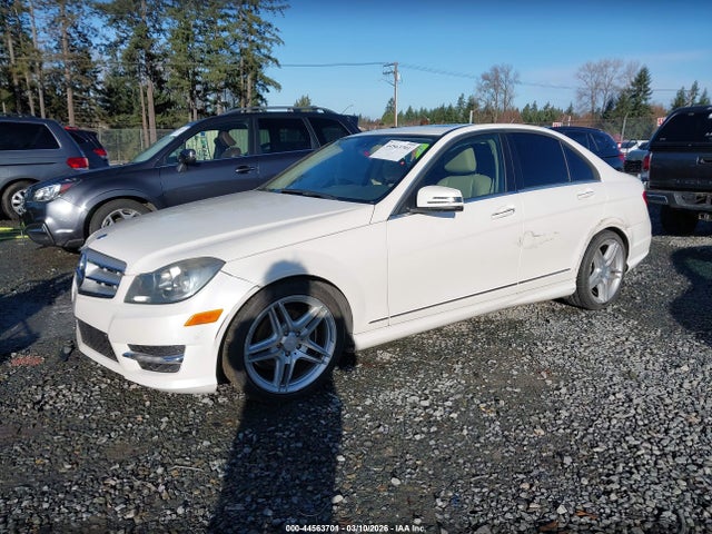 2013 MERCEDES-BENZ C 250 WDDGF4HB5DA769304 Photo 1