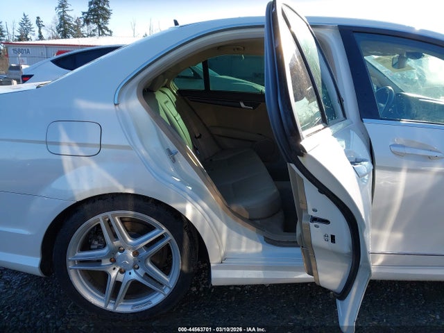 2013 MERCEDES-BENZ C 250 WDDGF4HB5DA769304 Photo 7