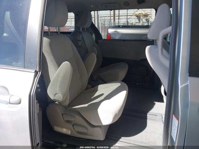 5TDKK3DC7GS730570 Toyota Sienna Le 8 Passenger