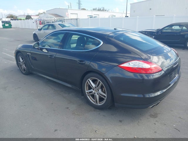 2010 PORSCHE PANAMERA WP0AB2A77AL060444 Photo 2