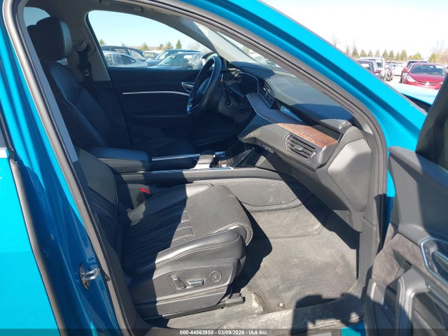 2019 AUDI E-TRON WA1VAAGE7KB008494 Photo 4