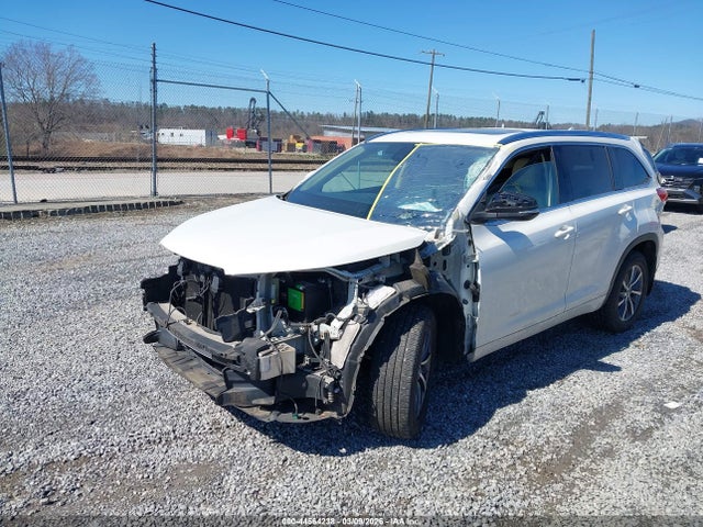 Toyota Highlander Xle 2017 5TDJZRFH8HS517552 Image 2