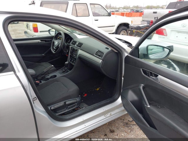 2016 Volkswagen Passat 1.8t S მანქანა იყიდება აუქციონზე, vin: 1VWAS7A35GC033856, აუქციონის ნომერი: 44564333