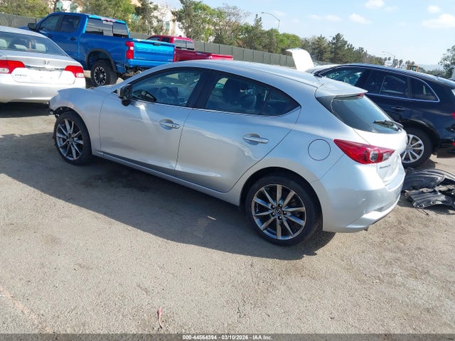 3MZBN1L37JM178974 Mazda Mazda3 Touring