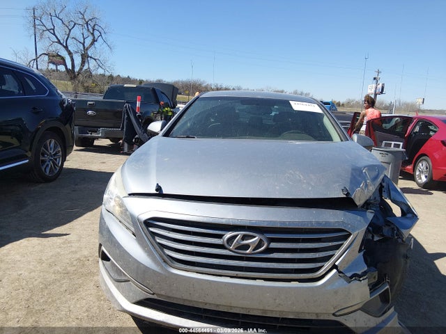 44564451 :رقم المزاد ، 5NPE24AFXHH555465 vin ، 2017 Hyundai Sonata Se مزاد بيع
