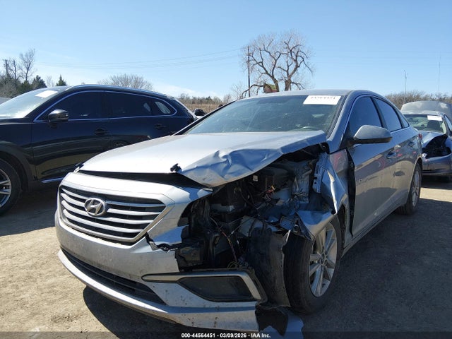 44564451 :رقم المزاد ، 5NPE24AFXHH555465 vin ، 2017 Hyundai Sonata Se مزاد بيع