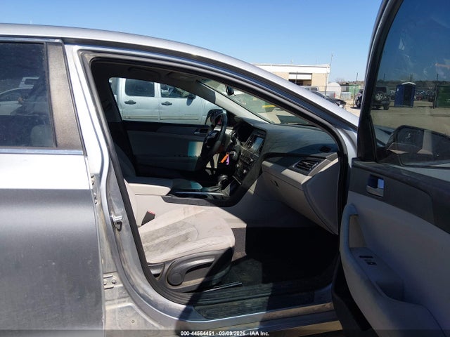 44564451 :رقم المزاد ، 5NPE24AFXHH555465 vin ، 2017 Hyundai Sonata Se مزاد بيع