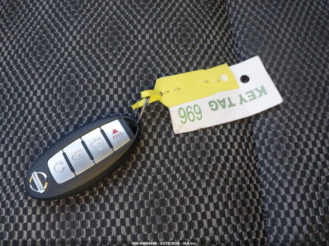 JN1BJ1CR0KW335039 Nissan Rogue Sport Sv