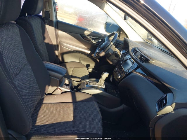 JN1BJ1CR0KW335039 Nissan Rogue Sport Sv