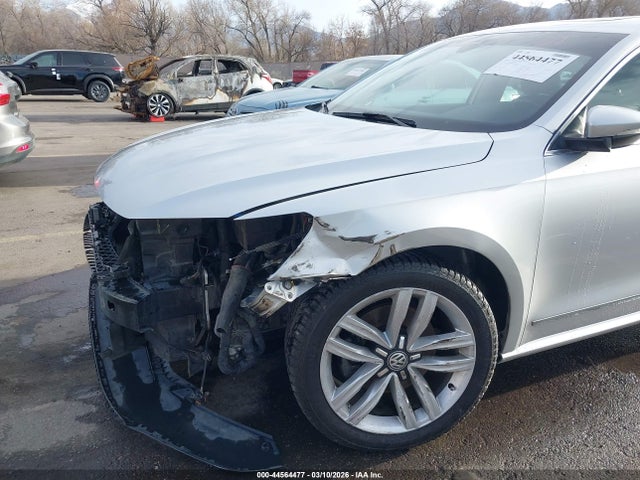 2017 Volkswagen Passat 1.8t Sel Premium მანქანა იყიდება აუქციონზე, vin: 1VWCT7A38HC037469, აუქციონის ნომერი: 44564477