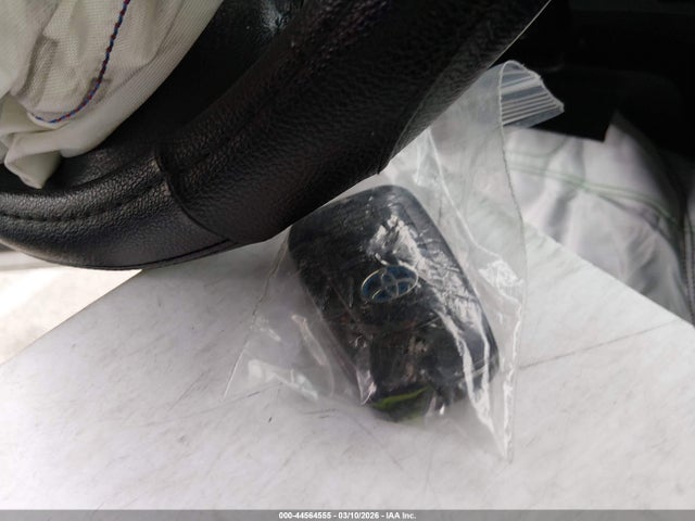 Toyota Prius Three Touring 2018 JTDKARFU0J3549069 Image 11