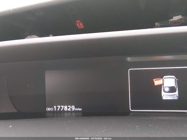 Toyota Prius Three Touring 2018 JTDKARFU0J3549069 Image 15