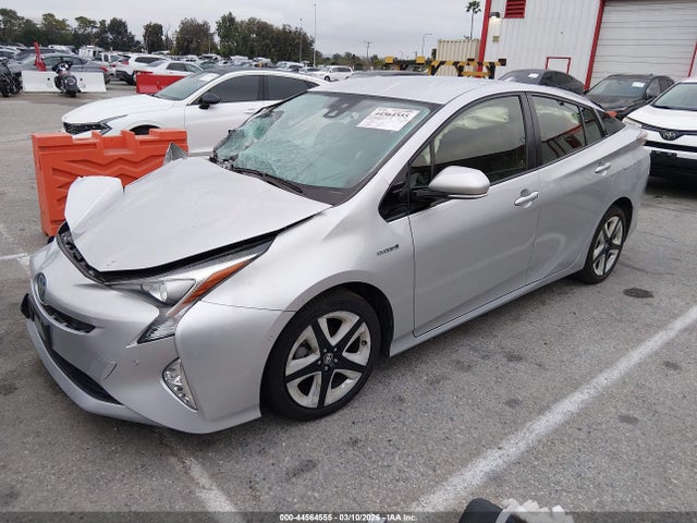 Toyota Prius Three Touring 2018 JTDKARFU0J3549069 Image 2