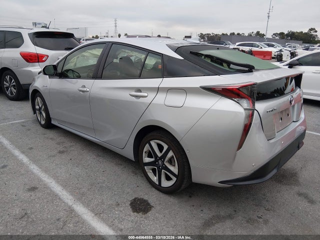 Toyota Prius Three Touring 2018 JTDKARFU0J3549069 Image 3