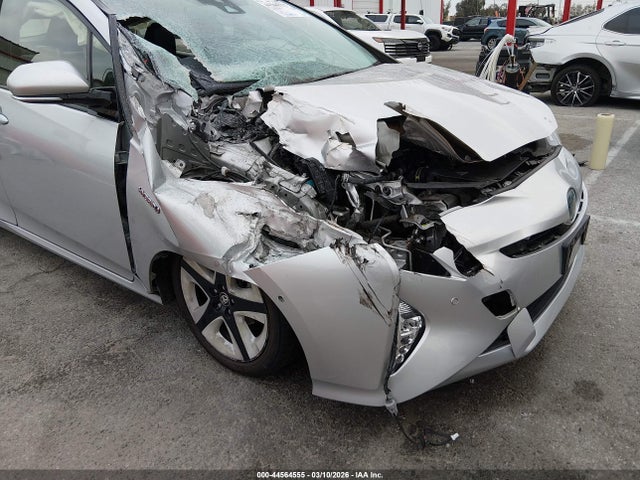 Toyota Prius Three Touring 2018 JTDKARFU0J3549069 Image 6