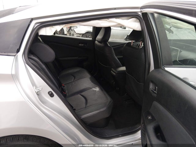Toyota Prius Three Touring 2018 JTDKARFU0J3549069 Image 8