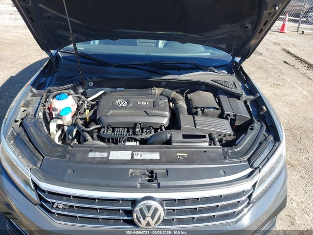 1VWDT7A39HC042698 Volkswagen Passat 1.8t R-line
