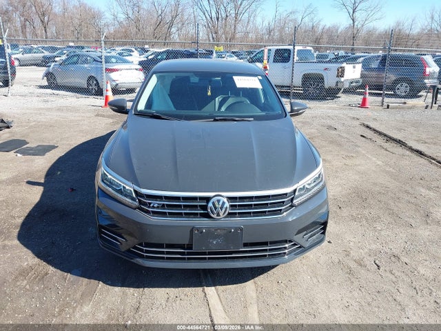 1VWDT7A39HC042698 Volkswagen Passat 1.8t R-line