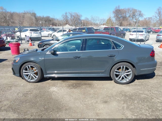 1VWDT7A39HC042698 Volkswagen Passat 1.8t R-line