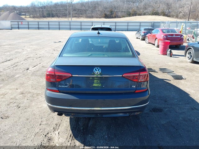 1VWDT7A39HC042698 Volkswagen Passat 1.8t R-line