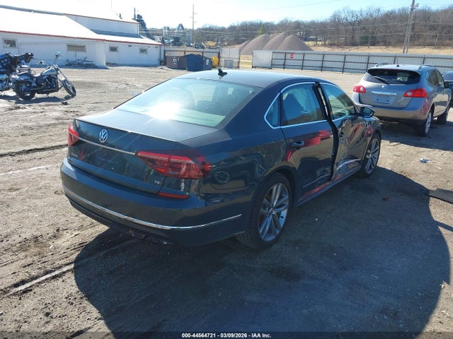 1VWDT7A39HC042698 Volkswagen Passat 1.8t R-line