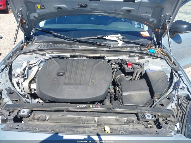 7JRL12FK9RG323001 Volvo S60 B5 Core Dark Theme