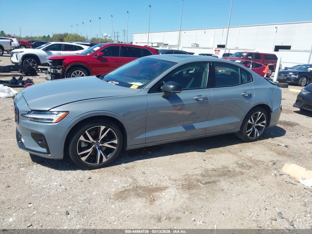 7JRL12FK9RG323001 Volvo S60 B5 Core Dark Theme