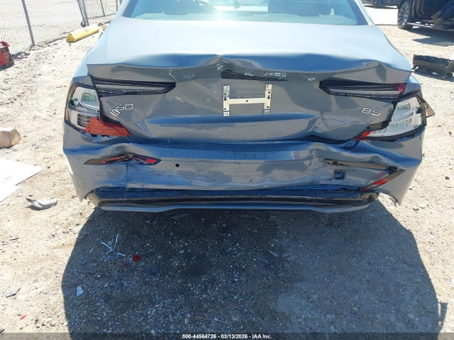7JRL12FK9RG323001 Volvo S60 B5 Core Dark Theme