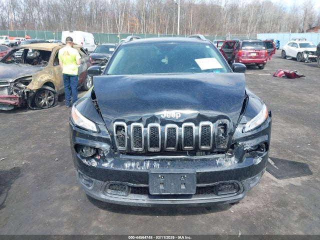 44564748 :رقم المزاد ، 1C4PJLCB2HW668305 vin ، 2017 Jeep Cherokee Latitude Fwd مزاد بيع