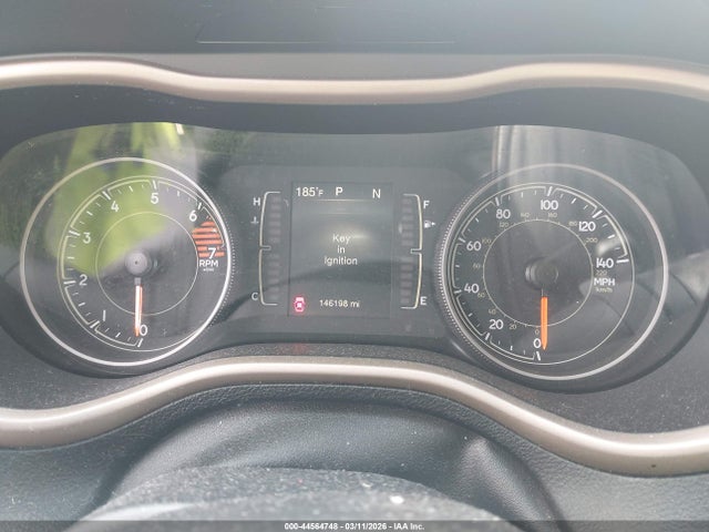 44564748 :رقم المزاد ، 1C4PJLCB2HW668305 vin ، 2017 Jeep Cherokee Latitude Fwd مزاد بيع